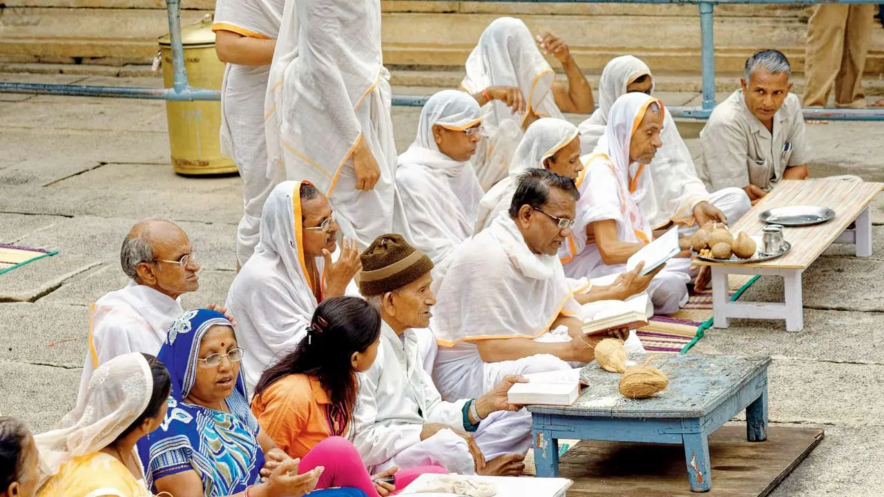 Jain_Monk_Meditating